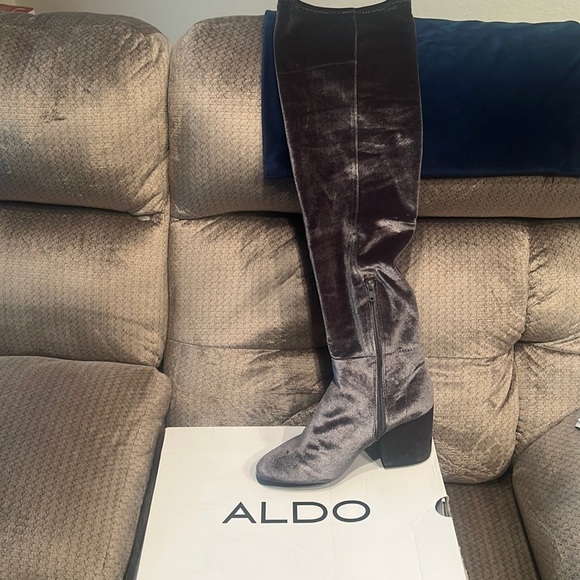 Over the knee boots - Picture 1 of 6